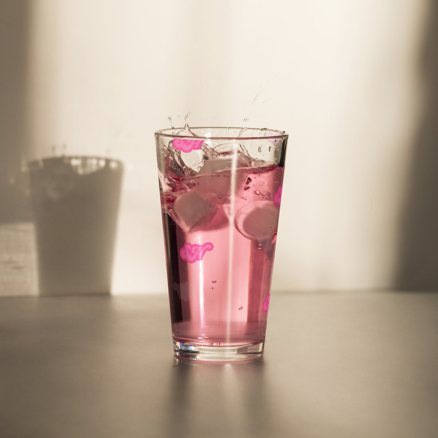 Flokk Pink Shaker pint glass