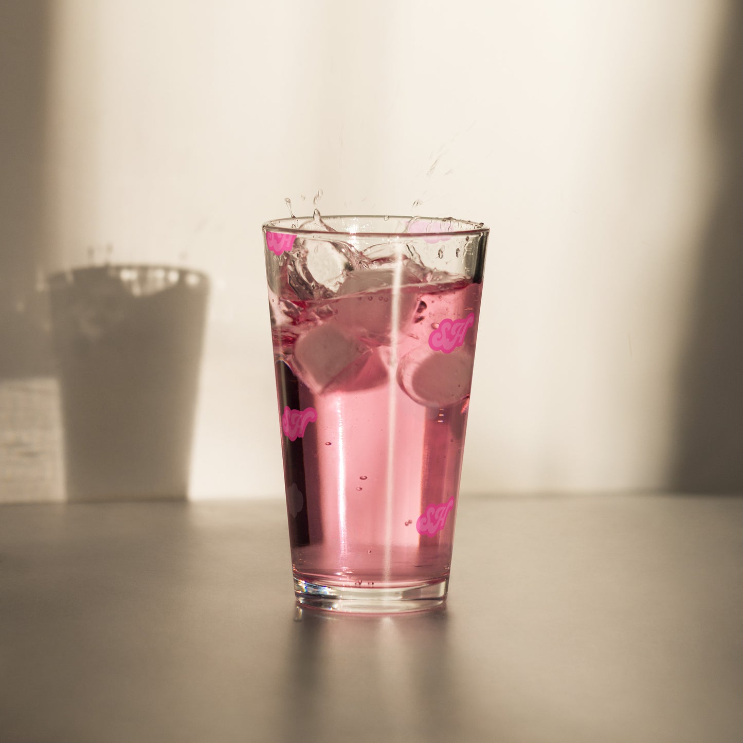 Flokk Pink Shaker pint glass